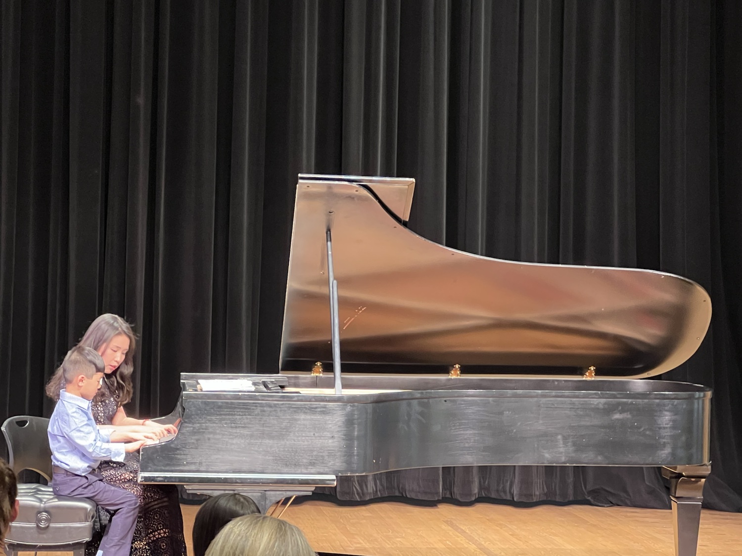 Chiao-Yu Wu performing alongside a young pianist